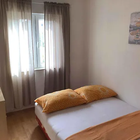 Okrug Gornji 12 * Traù