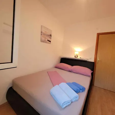 Okrug Gornji 12 تروغير