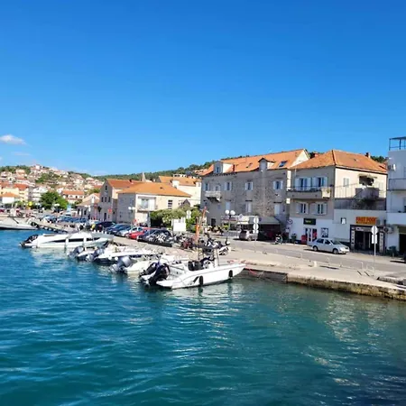Okrug Gornji 12 * تروغير
