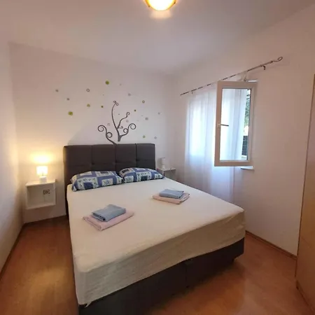 Okrug Gornji 12 شقة *