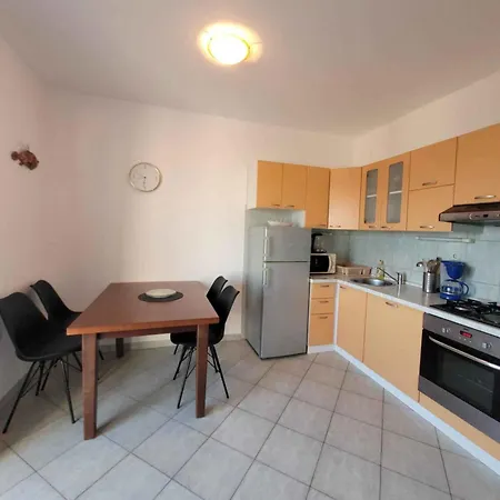 Okrug Gornji 12 *