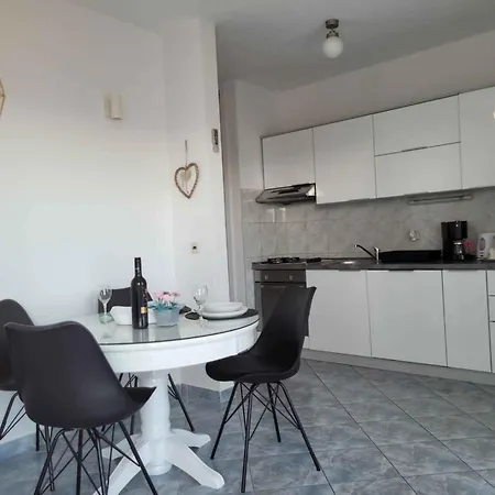 Okrug Gornji 12 شقة تروغير