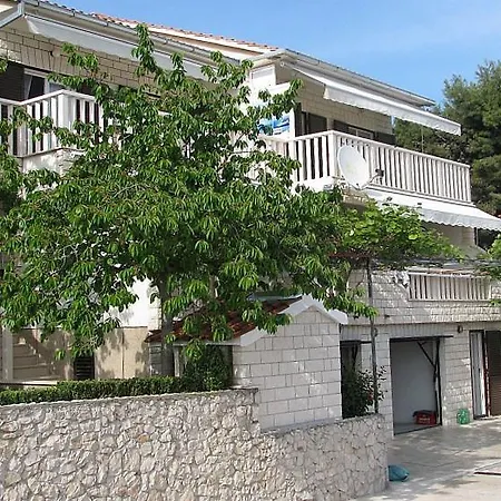 Okrug Gornji 12 شقة *