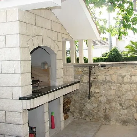 Okrug Gornji 12 * تروغير